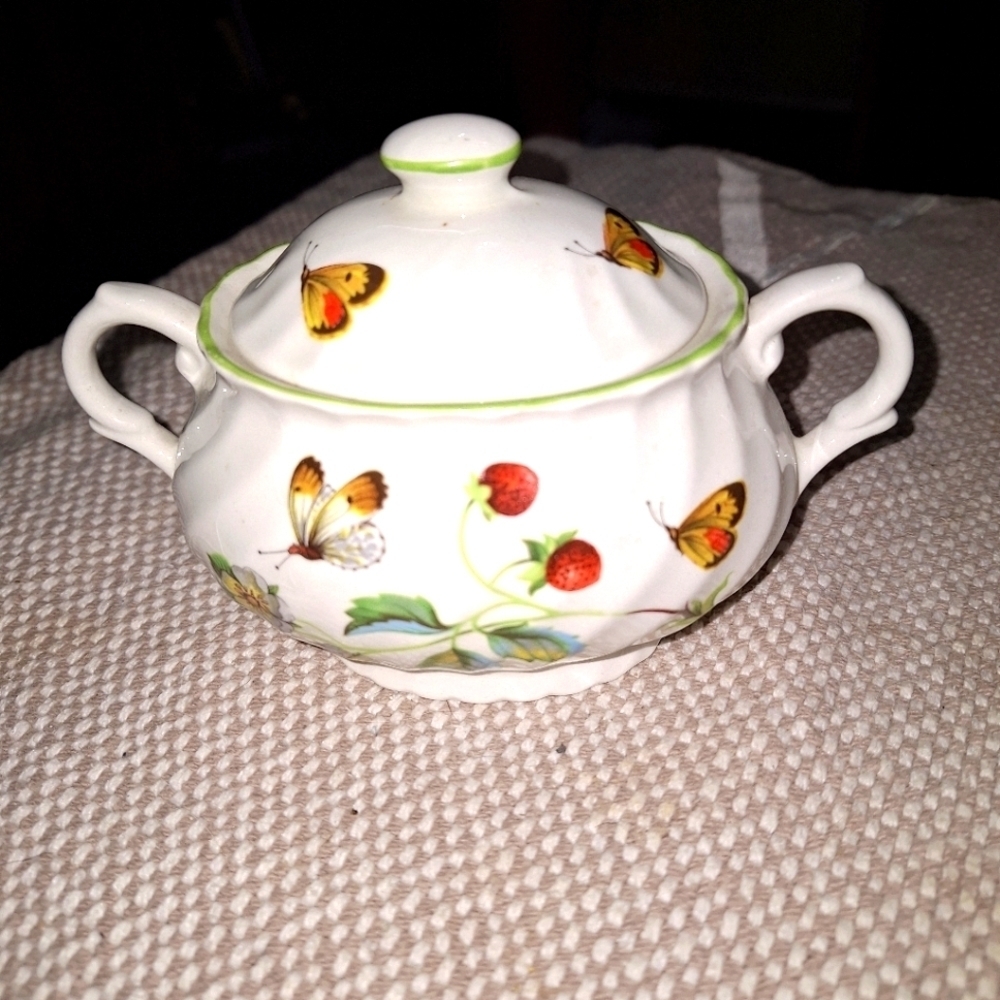 A James Kent Old Foley Staffordshire sugar bowl with a lid. Vintage